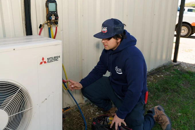 Reparación y mantenimiento de sistema AC sin ductos Mitsubishi